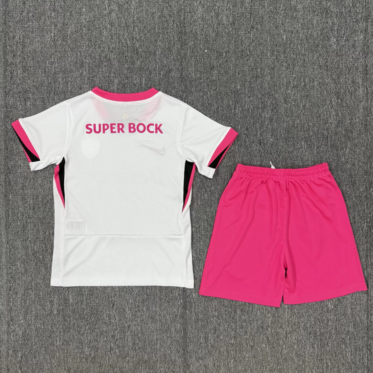 Kit Infantil Sporting Outubro Rosa 25/26 - Branco e Rosa