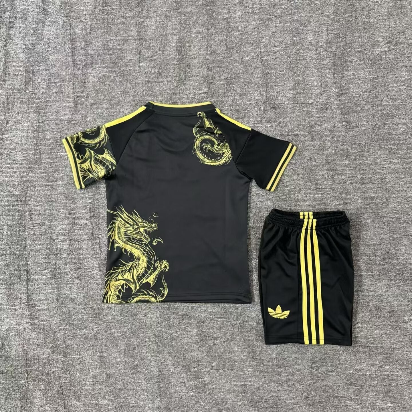 Kit Infantil Real Madrid Edição Especial 25/26 - Preto e Amarelo