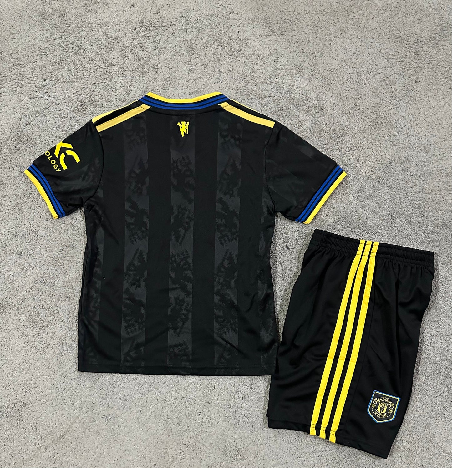 Kit infantil Manchester United Away 25/26 - Preto
