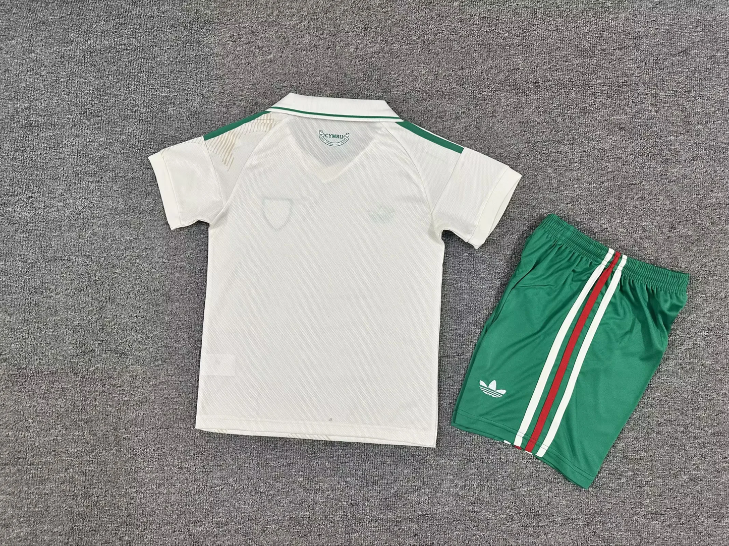 Kit Infantil Pais de Gales Away 26/27 - Bege