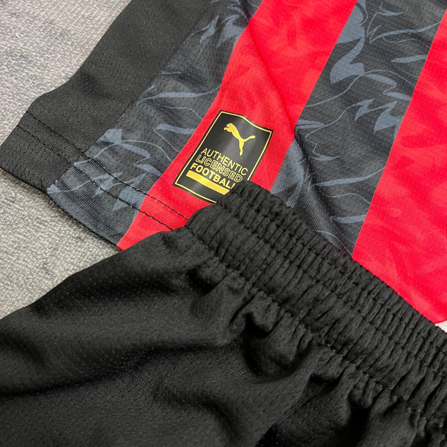 Kit Infantil Milan Home 25/26 - Vermelho e Preto