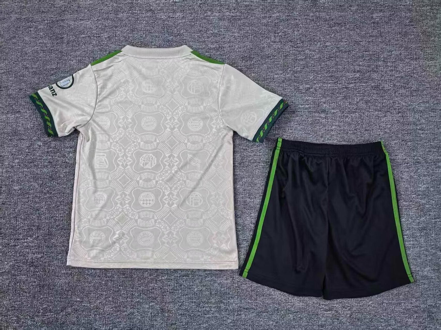 Kit Infantil Bayern De Munique Edição Especial 25/26 - Bege
