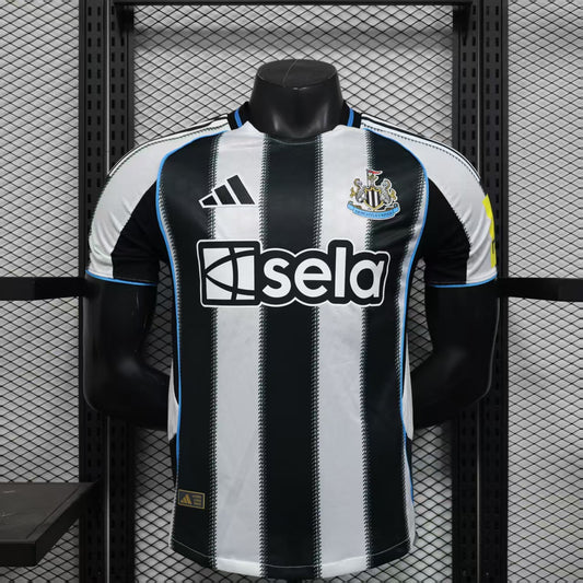 Newcastle Home 25/26 Jogador Adidas - Preto e Branco
