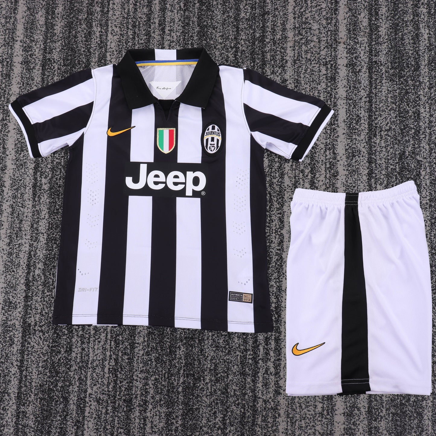 Kit Infantil Juventus Home 14/15 Retrô Adidas - Preta e Branca