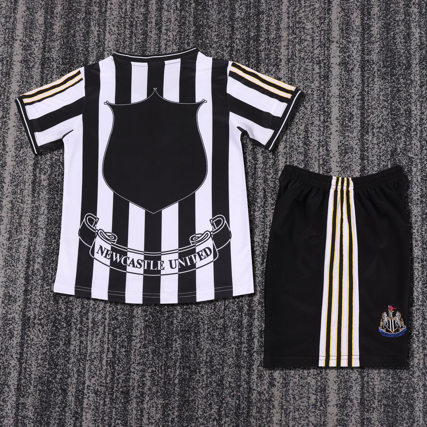 Kit infantil NewCastle Retrô Home 97/98  - Preto e Branco
