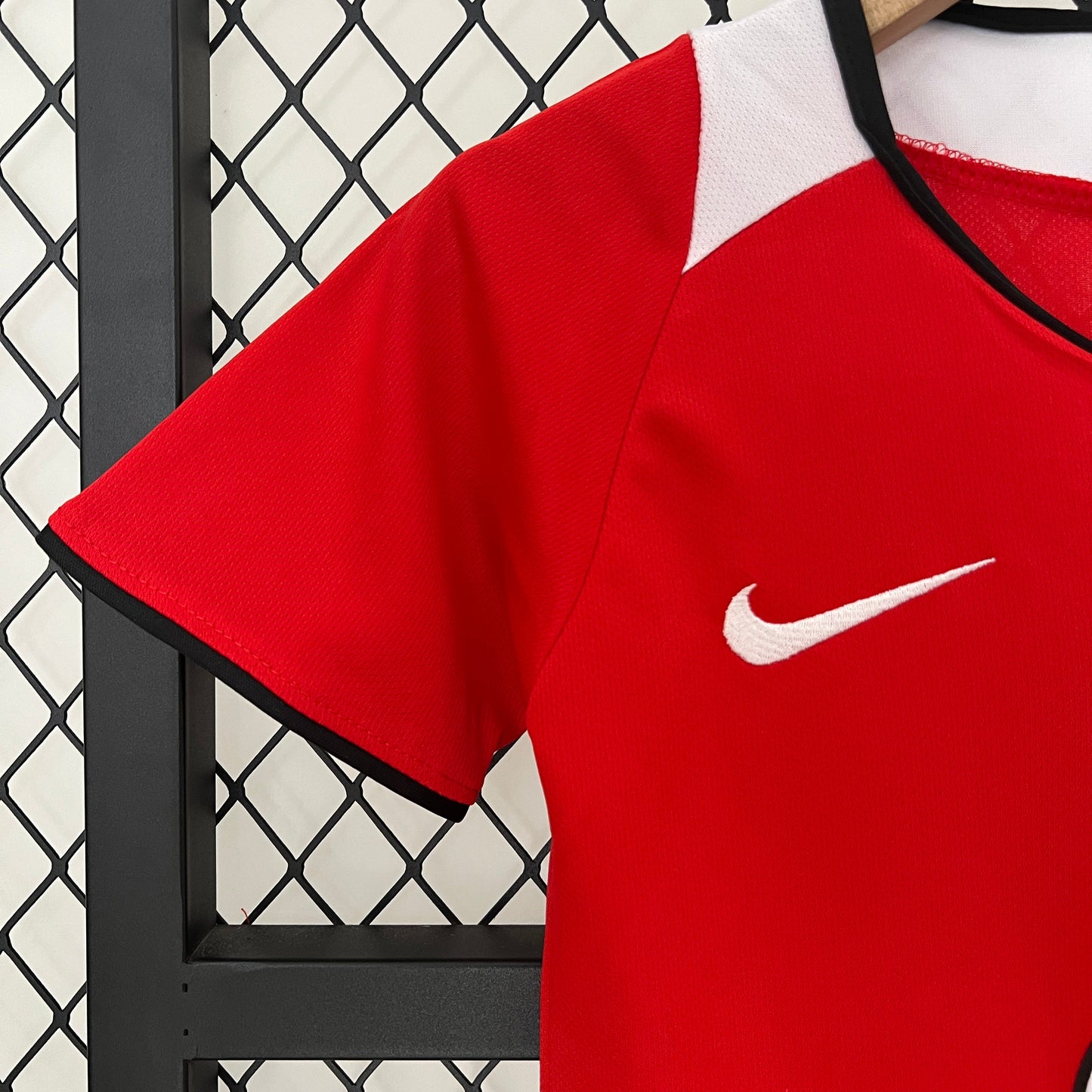 Kit infantil Manchester United Retrô Home 2005 . - Vermelho