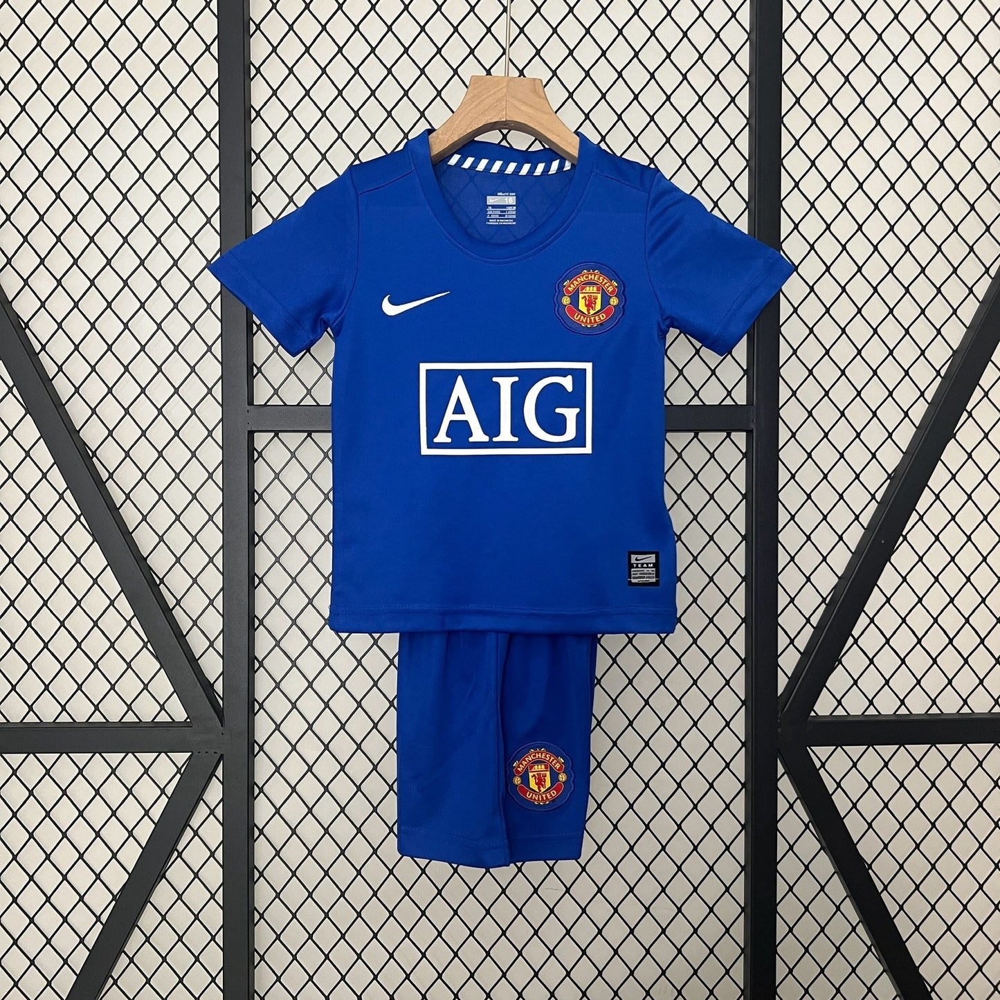 Kit infantil Manchester United Retrô Away 2009 . - Azul