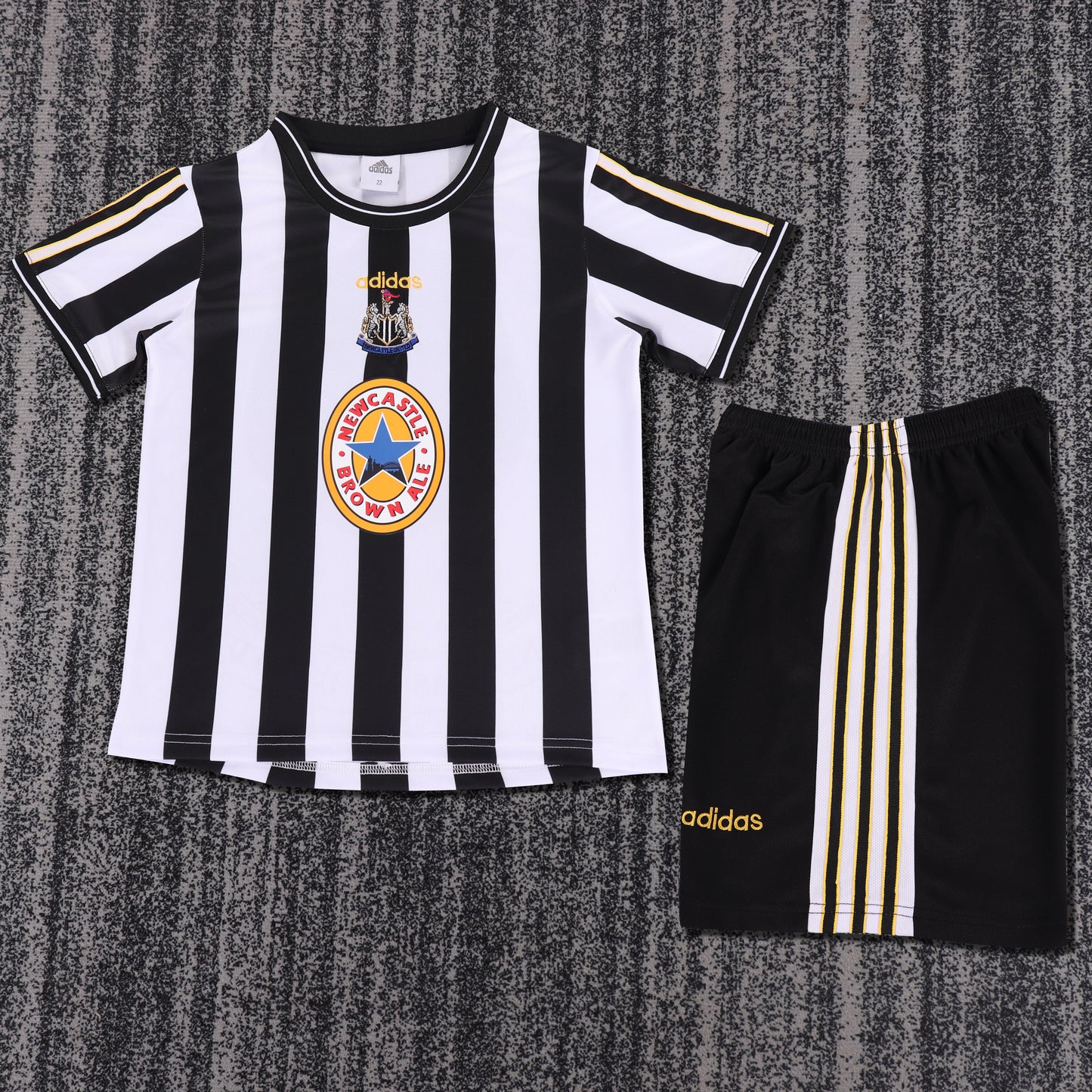 Kit infantil NewCastle Retrô Home 97/98  - Preto e Branco