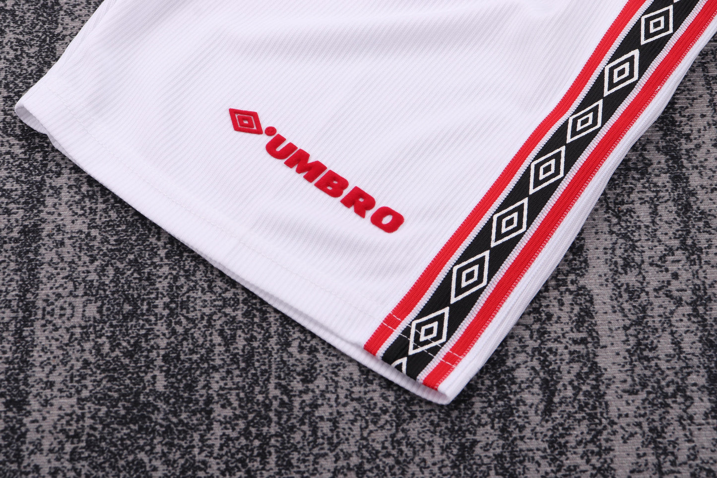 Kit infantil Manchester United Retrô Away 98/99  - Branco