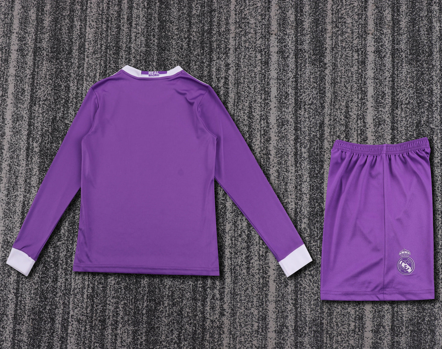 Kit Infantil Real Madrid Third Retrô 16/17 Manga Longa - Roxo