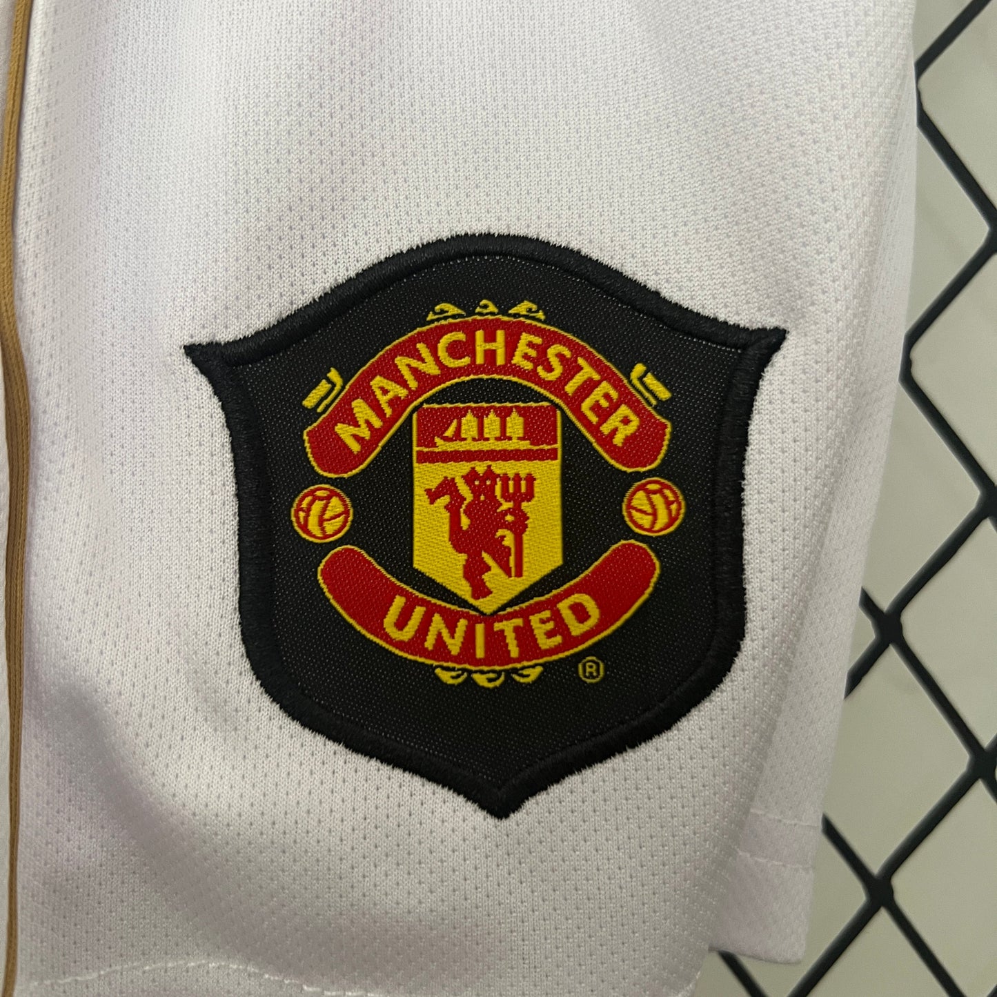 Kit infantil Manchester United Retrô Home 2006 . - Vermelho