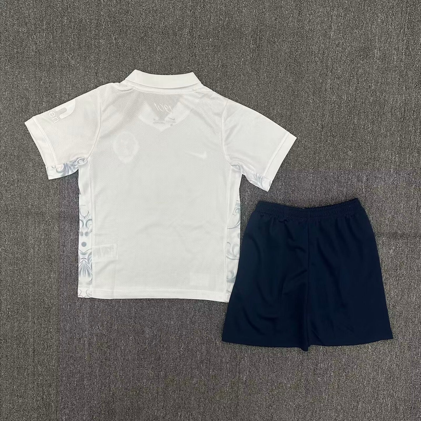 Kit Infantil Tottenham Fourth 25/26 - Branco
