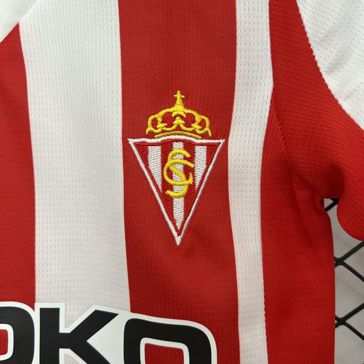 Kit Infantil Sporting Gijon Home 25/26 - Vermelho e Branco