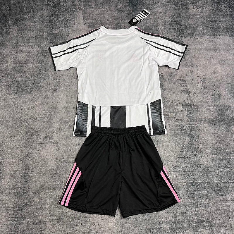 Kit Infantil Juventus Home 25/26  - Branca e Preta