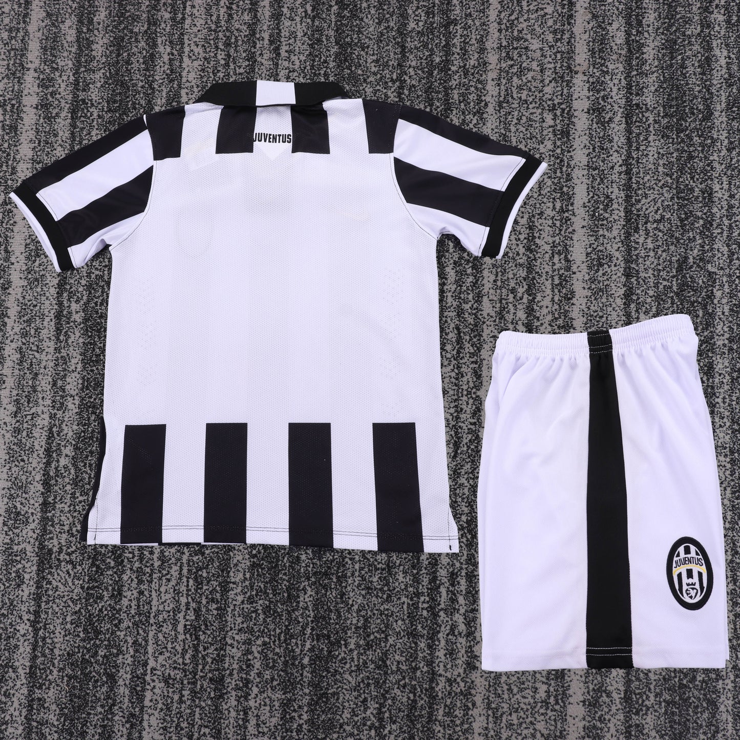 Kit Infantil Juventus Home 14/15 Retrô Adidas - Preta e Branca