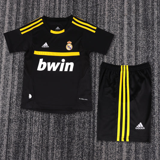 Kit Infantil Real Madrid Goleiro Retrô 11/12 - Preto