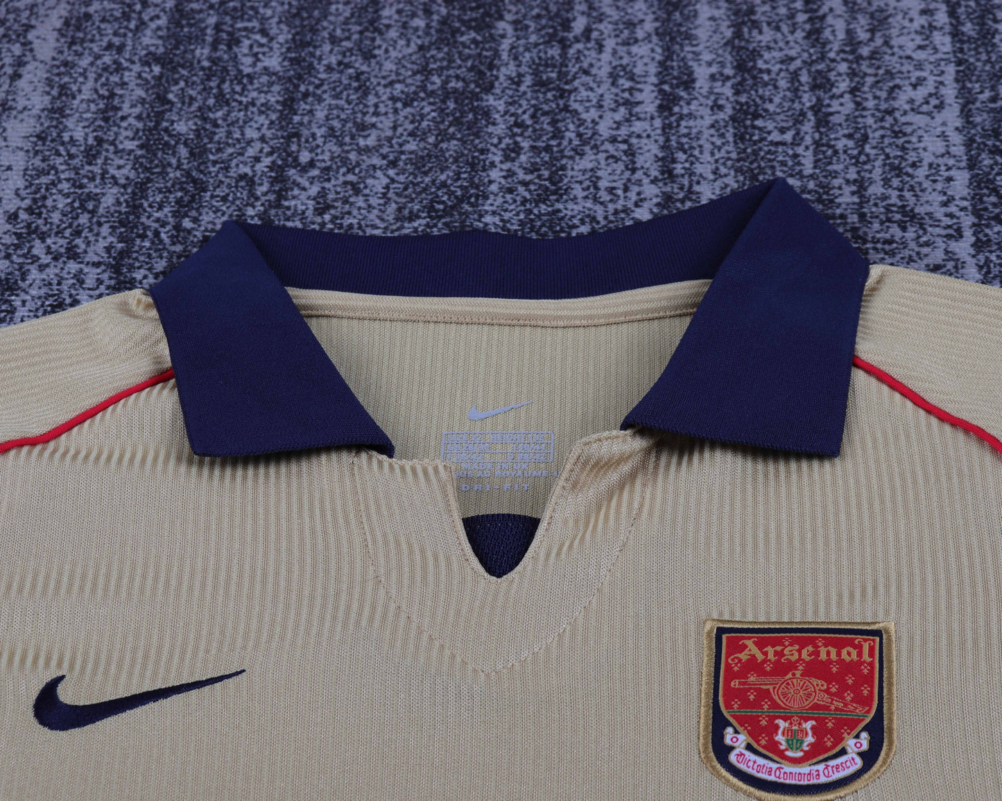 Kit Infantil Arsenal Away Retrô 00/01 - Marrom