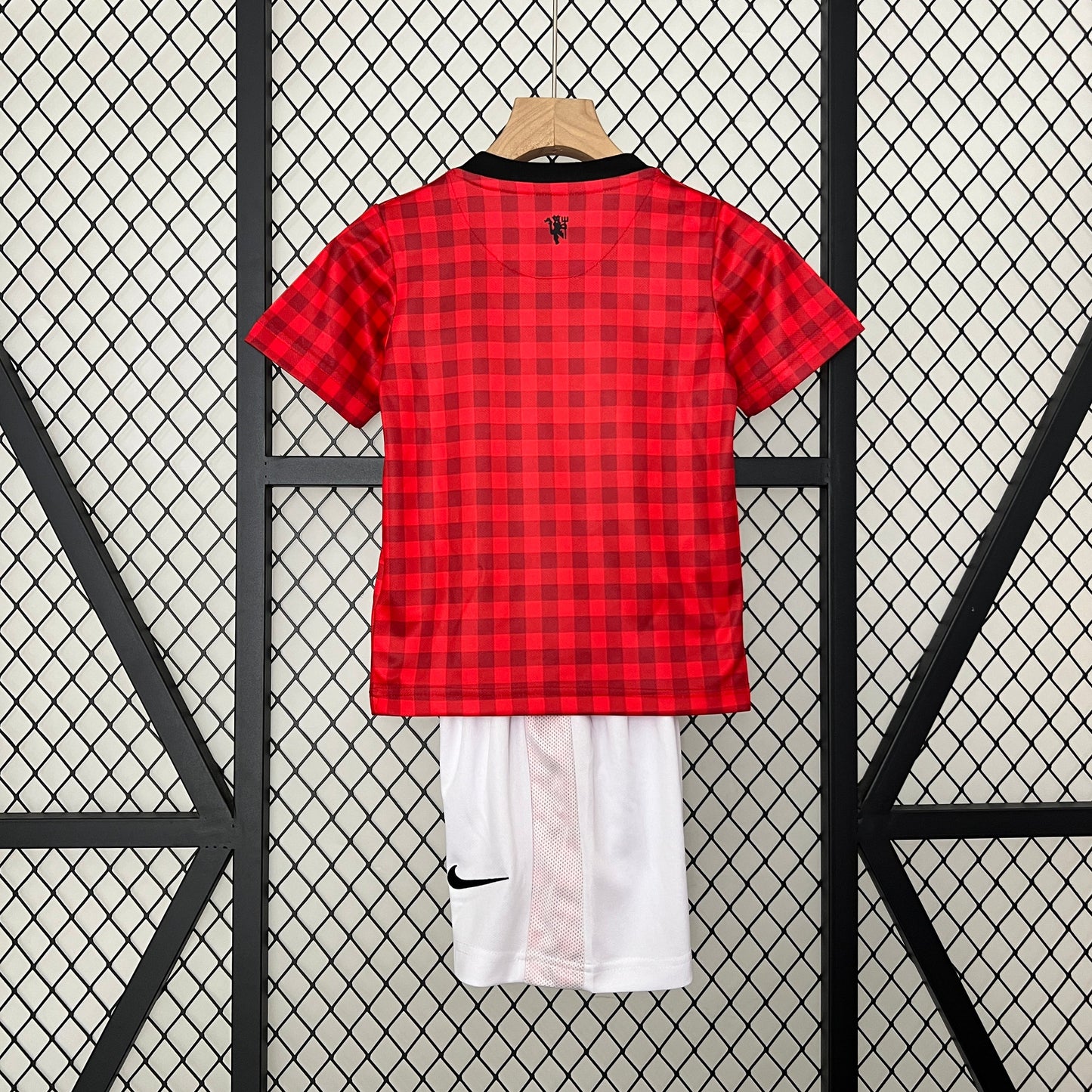 Kit infantil Manchester United Retrô Home 2012 . - Vermelho