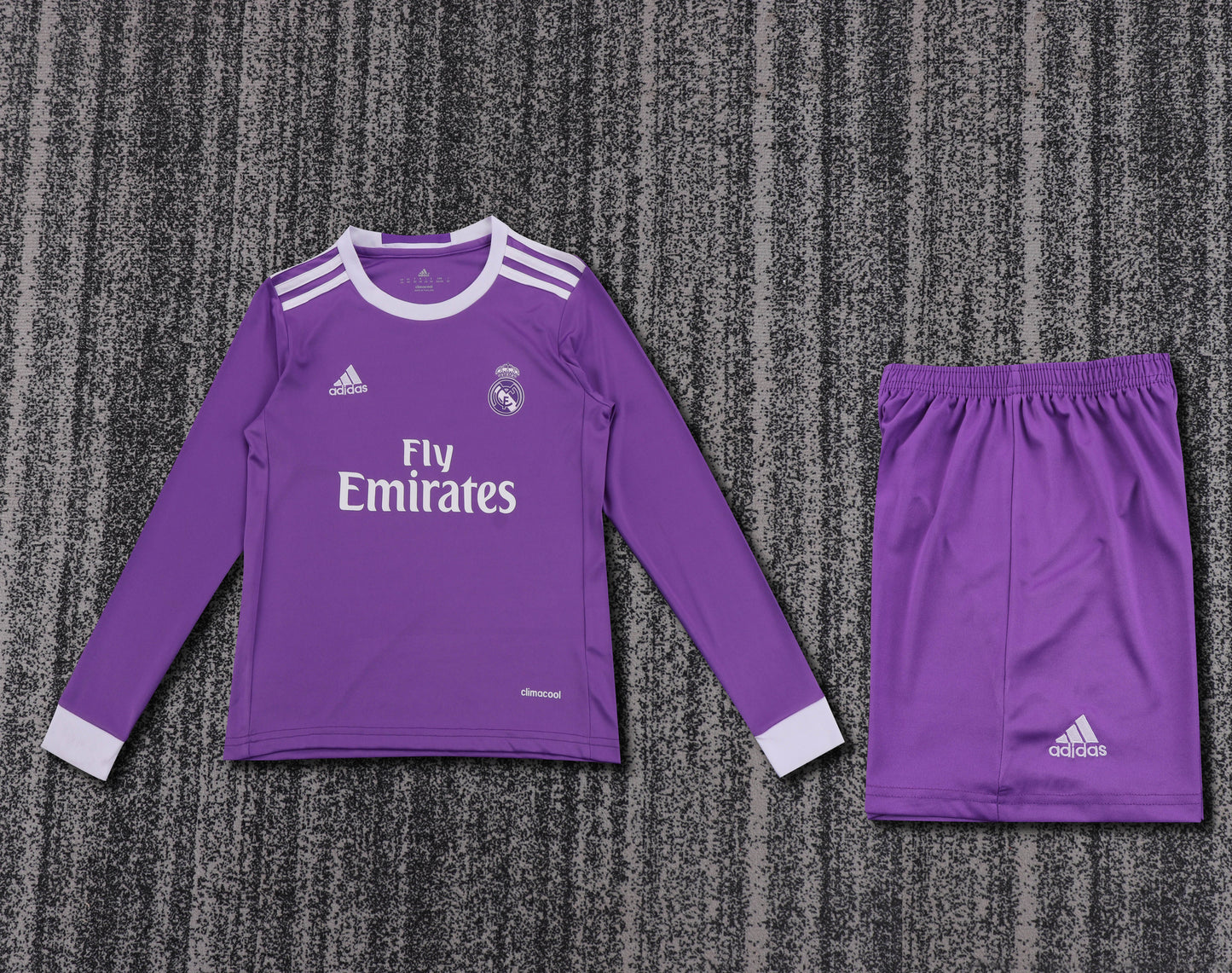Kit Infantil Real Madrid Third Retrô 16/17 Manga Longa - Roxo