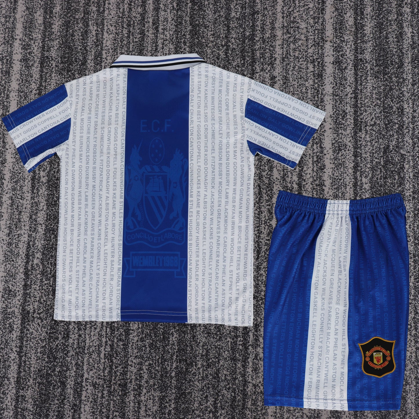 Kit infantil Manchester United Retrô Away 94/95 - Azul e Branco
