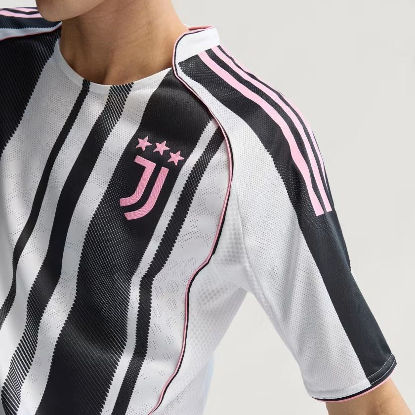 Juventus Home 25/26 Jogador Adidas - Branco e Preto