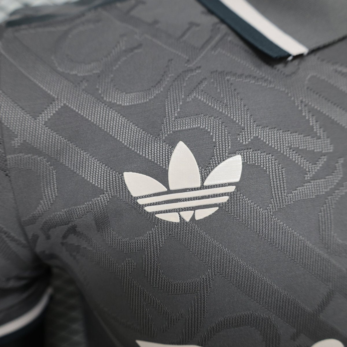 Real Madrid Third 24/25 Jogador Adidas - Cinza