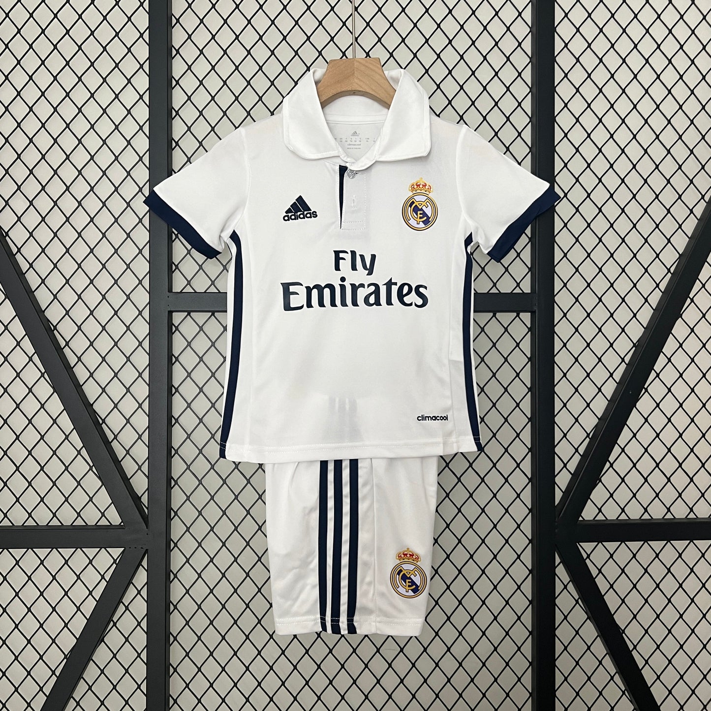 Kit Infantil Real Madrid Home Retrô 16/17 - Branco