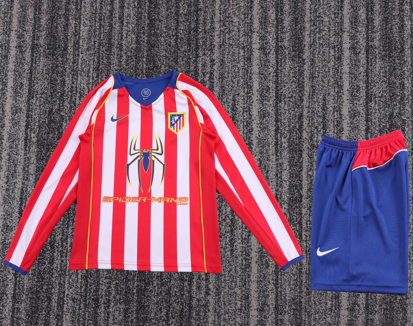 Kit Infantil Atletico de Madrid Home Retrô 2004 Manga Longa  - Vermelho e Branco
