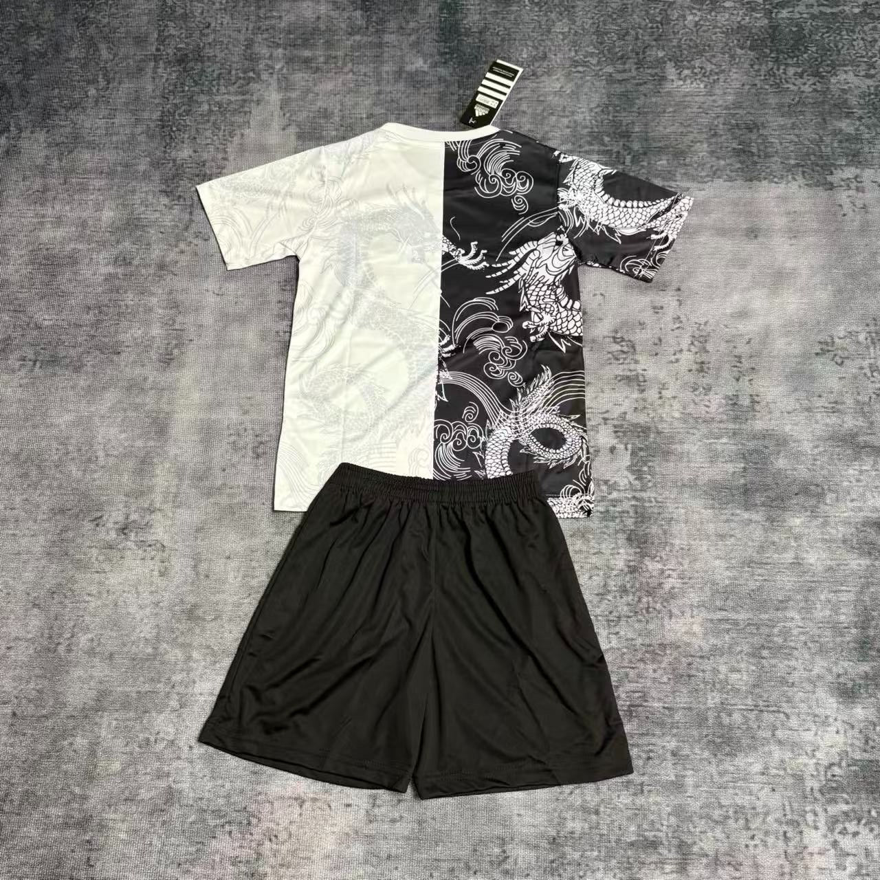 Kit Infantil Real Madrid Edição Especial Dragão 25/26 - Preto e Branco