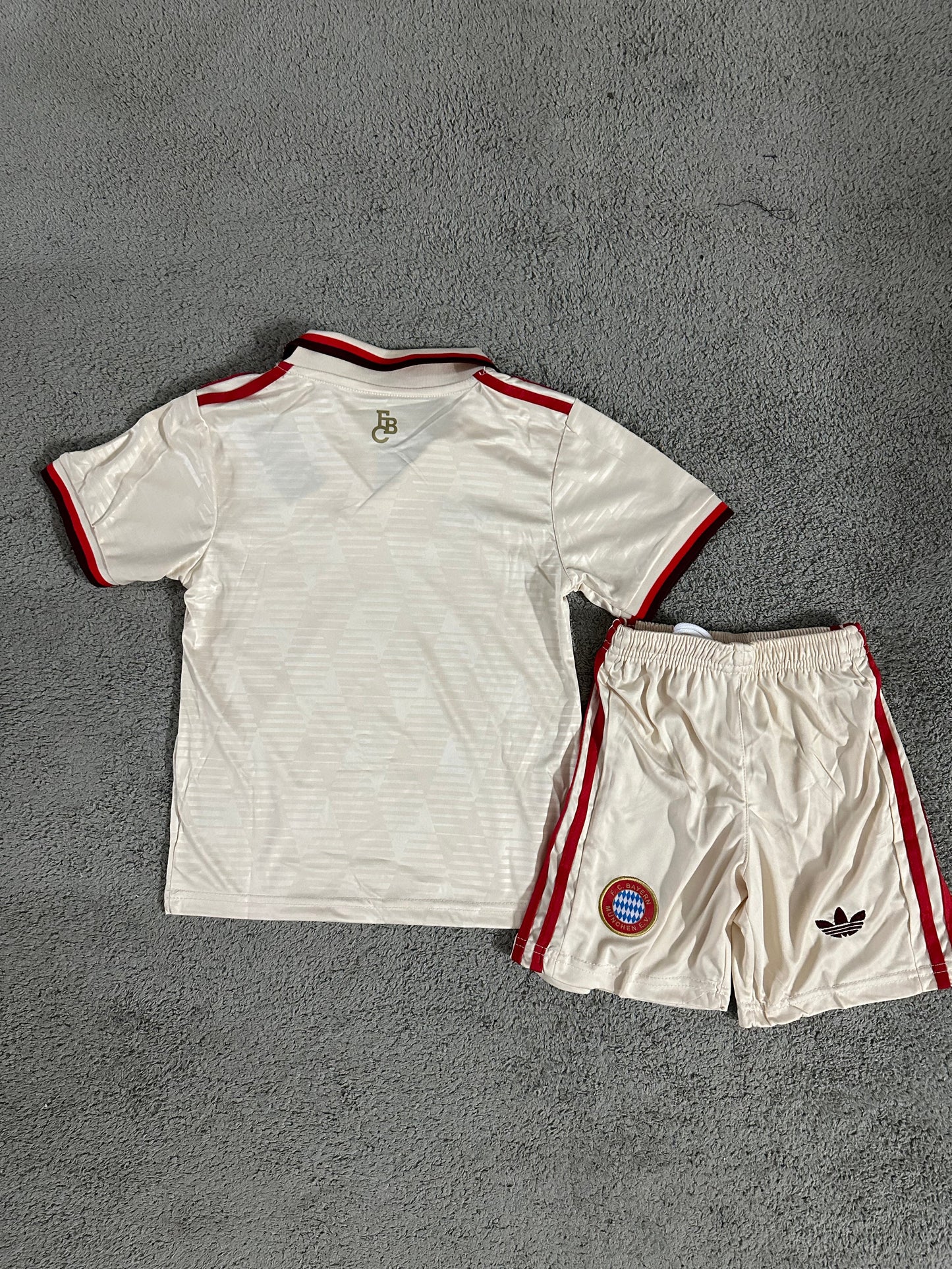 Kit Infantil Bayern de Munique Third 24/25 - Bege