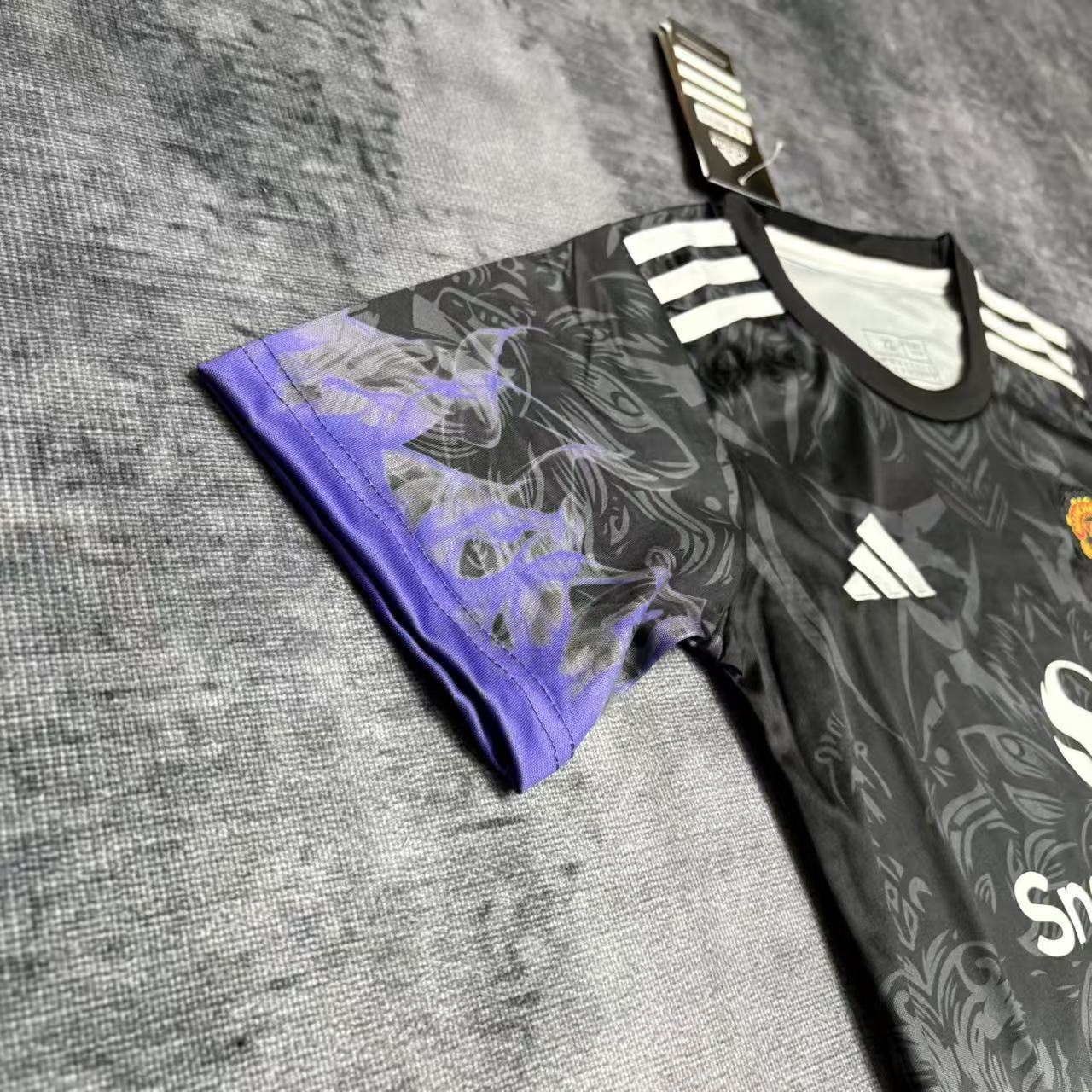 Kit infantil Manchester United Edição Especial 25/26  - Preto e Roxo