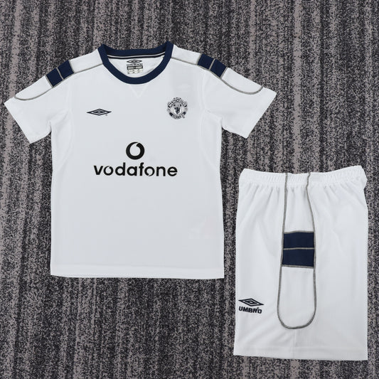 Kit infantil Manchester United Retrô Third 00/01 - Branco