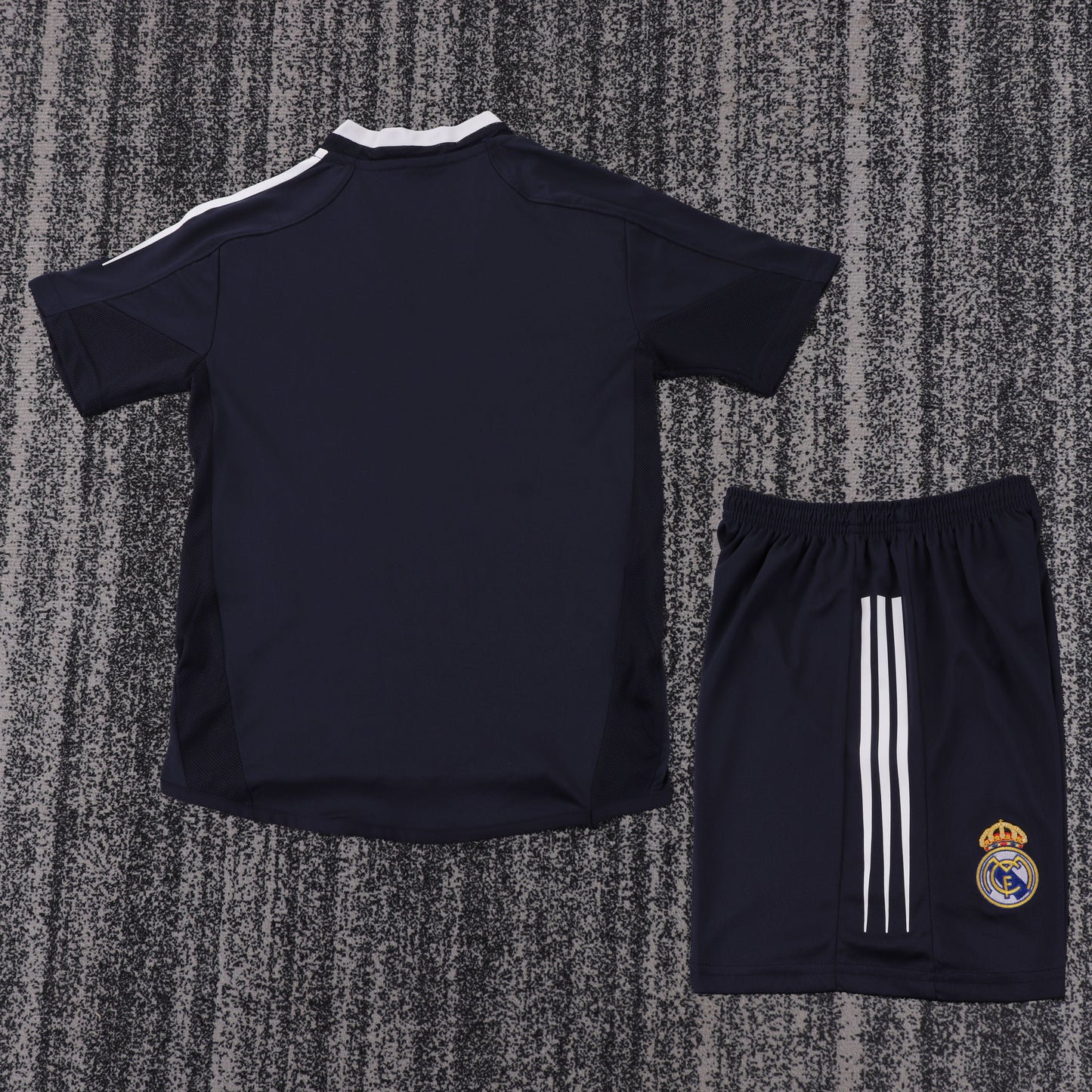 Kit Infantil Real Madrid Away Retrô 02/03 - Preto