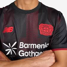 Bayern Leverkusen Home 25/26 New Balance - Preto e Vermelho