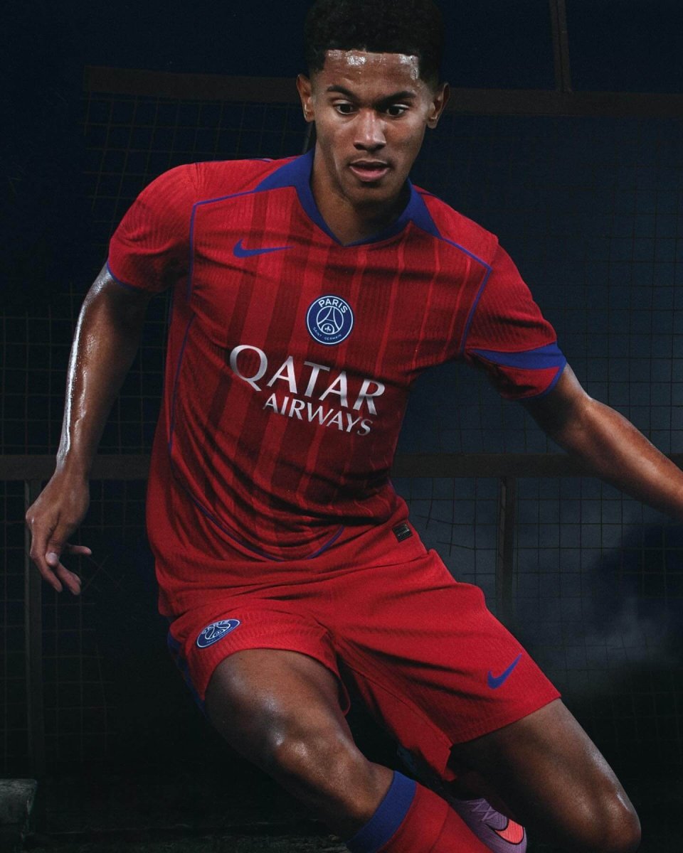 PSG Third 25/26 Jogador Nike - Vermelha